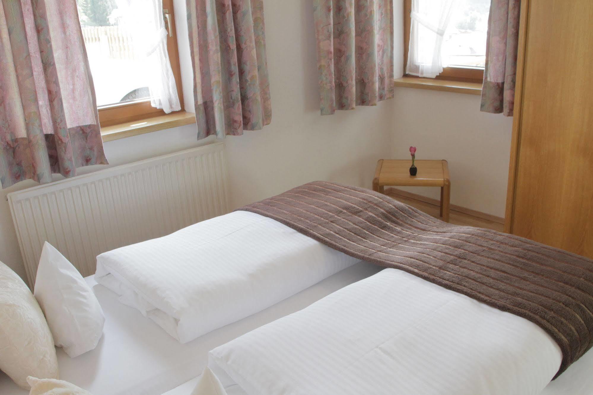 נאודרס Collina Hotel Garni מראה חיצוני תמונה
