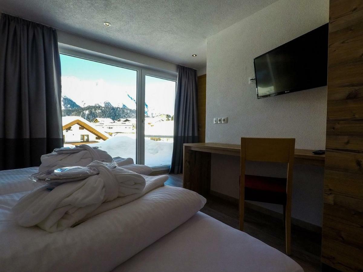 נאודרס Collina Hotel Garni מראה חיצוני תמונה