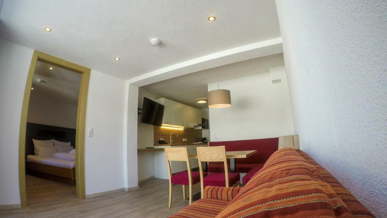 נאודרס Collina Hotel Garni מראה חיצוני תמונה