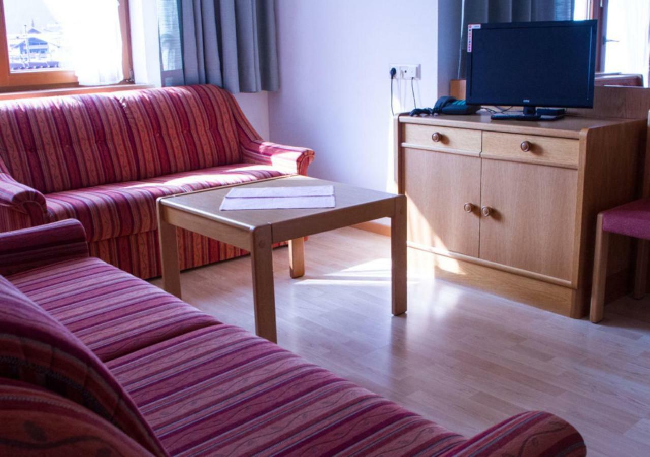 נאודרס Collina Hotel Garni מראה חיצוני תמונה
